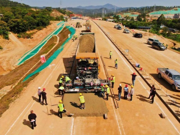 阿拉善盟高速公路